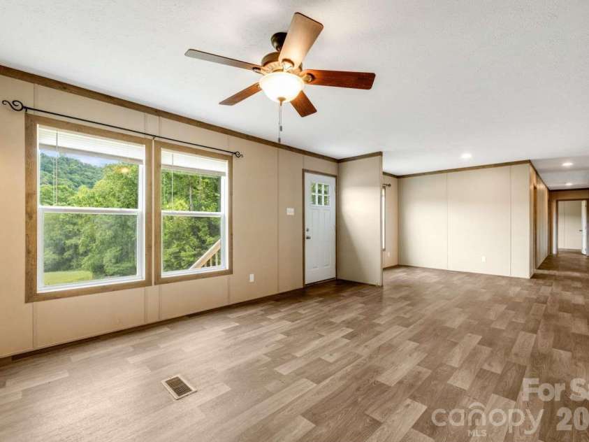 22 Split Pine Cove, Clyde, NC 28721.  MLS# CAR4388912, YatesRealty ID 32952. 