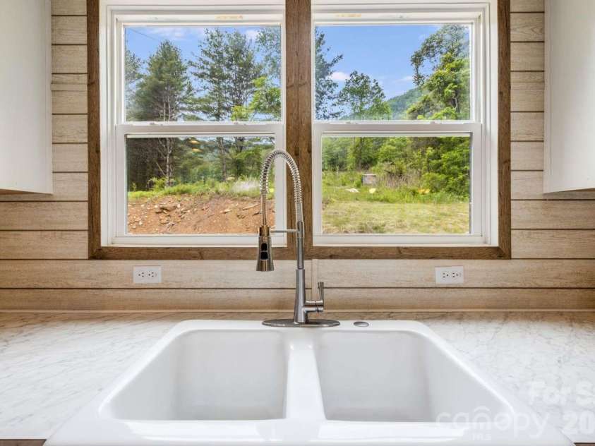 22 Split Pine Cove, Clyde, NC 28721.  MLS# CAR4388912, YatesRealty ID 32952. 