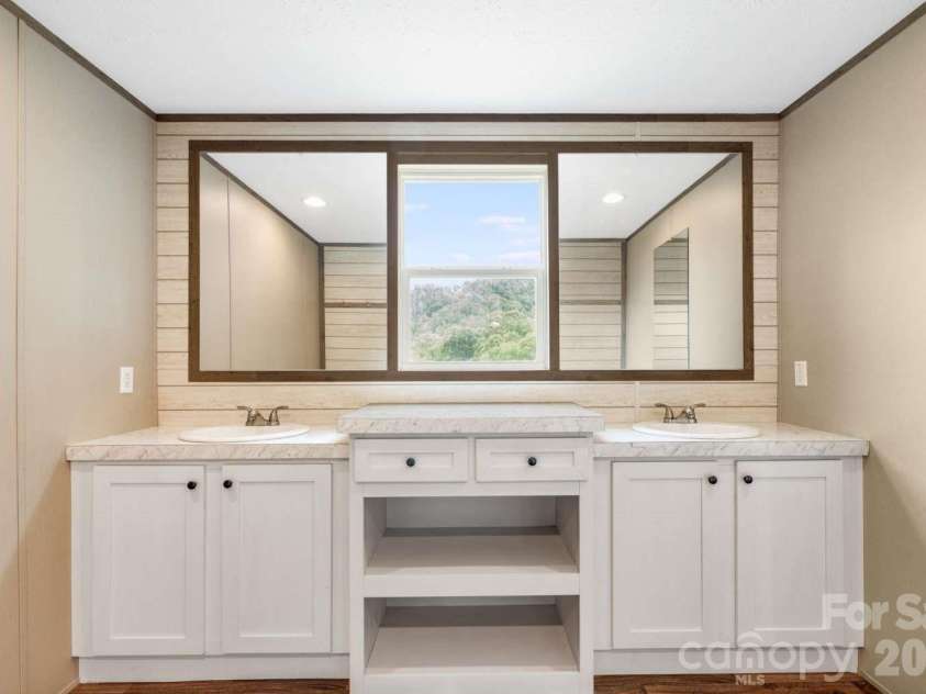 22 Split Pine Cove, Clyde, NC 28721.  MLS# CAR4388912, YatesRealty ID 32952. 