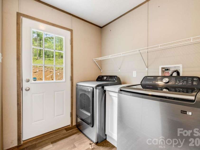 22 Split Pine Cove, Clyde, NC 28721.  MLS# CAR4388912, YatesRealty ID 32952. 