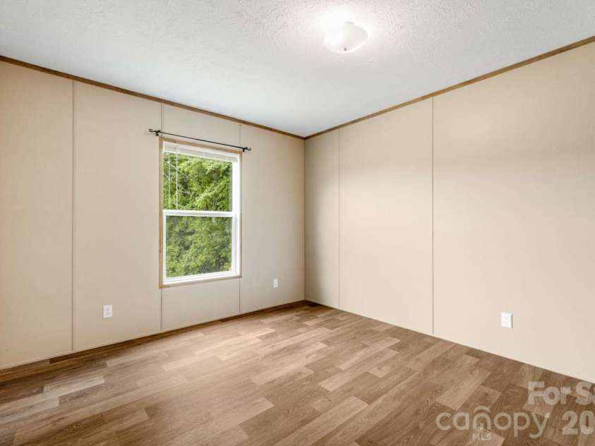 22 Split Pine Cove, Clyde, NC 28721.  MLS# CAR4388912, YatesRealty ID 32952. 
