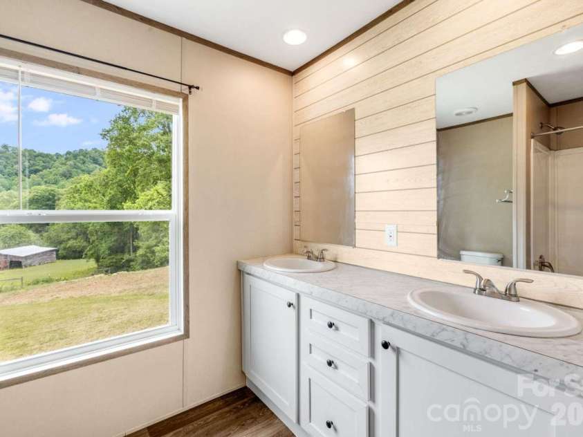 22 Split Pine Cove, Clyde, NC 28721.  MLS# CAR4388912, YatesRealty ID 32952. 