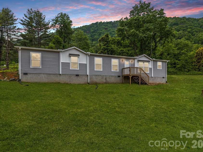 22 Split Pine Cove, Clyde, NC 28721.  MLS# CAR4388912, YatesRealty ID 32952. 