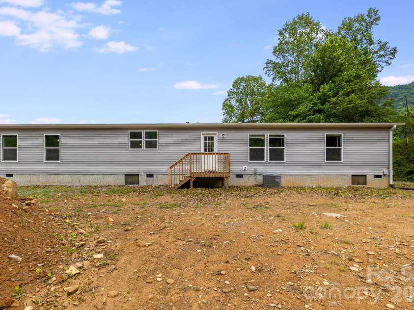 22 Split Pine Cove, Clyde, NC 28721.  MLS# CAR4388912, YatesRealty ID 32952. 