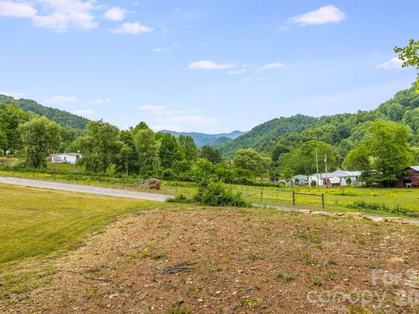 22 Split Pine Cove, Clyde, NC 28721.  MLS# CAR4388912, YatesRealty ID 32952. 