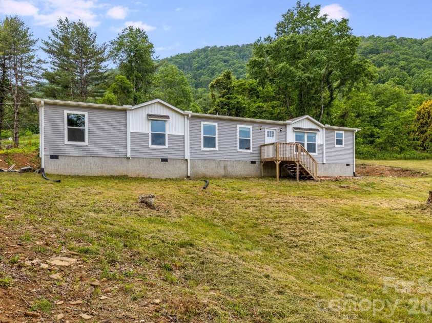 22 Split Pine Cove, Clyde, NC 28721.  MLS# CAR4388912, YatesRealty ID 32952. 