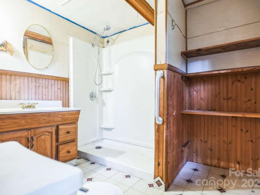 48 Middlemont Avenue, Asheville, NC 28806.  MLS# CAR4290437, YatesRealty ID 32954. 