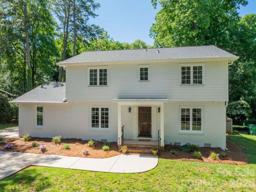 7101 Sherbourne Drive, Charlotte, NC 28210.  MLS# CAR4388877, YatesRealty ID 32954. 