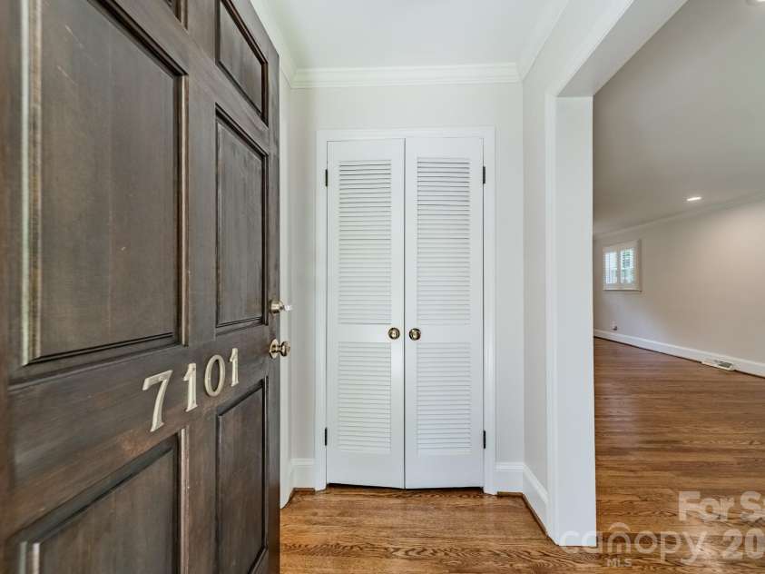 7101 Sherbourne Drive, Charlotte, NC 28210.  MLS# CAR4388877, YatesRealty ID 32954. 
