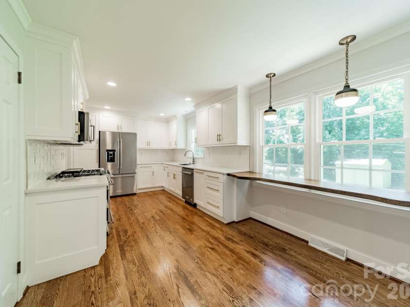 7101 Sherbourne Drive, Charlotte, NC 28210.  MLS# CAR4388877, YatesRealty ID 32954. 