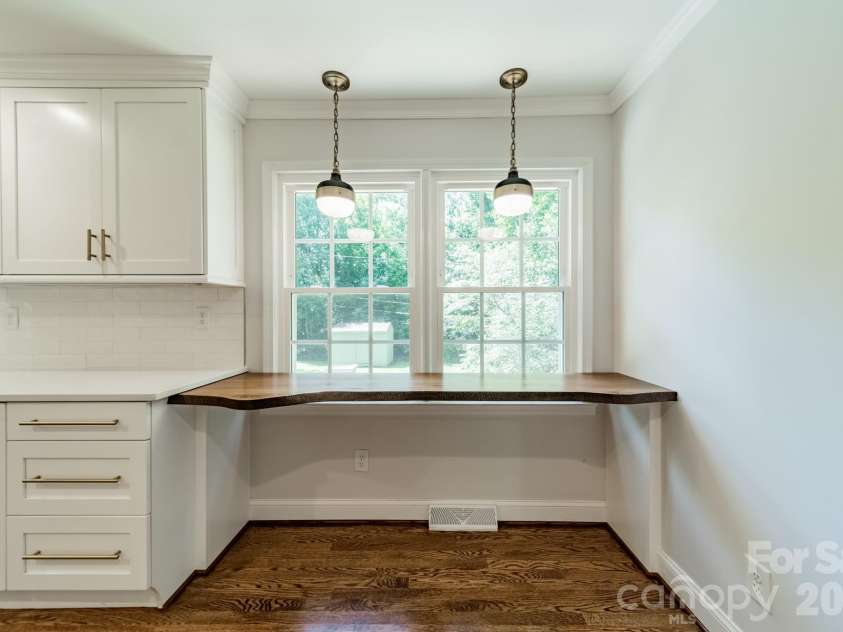 7101 Sherbourne Drive, Charlotte, NC 28210.  MLS# CAR4388877, YatesRealty ID 32954. 