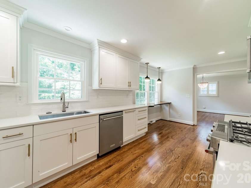 7101 Sherbourne Drive, Charlotte, NC 28210.  MLS# CAR4388877, YatesRealty ID 32954. 