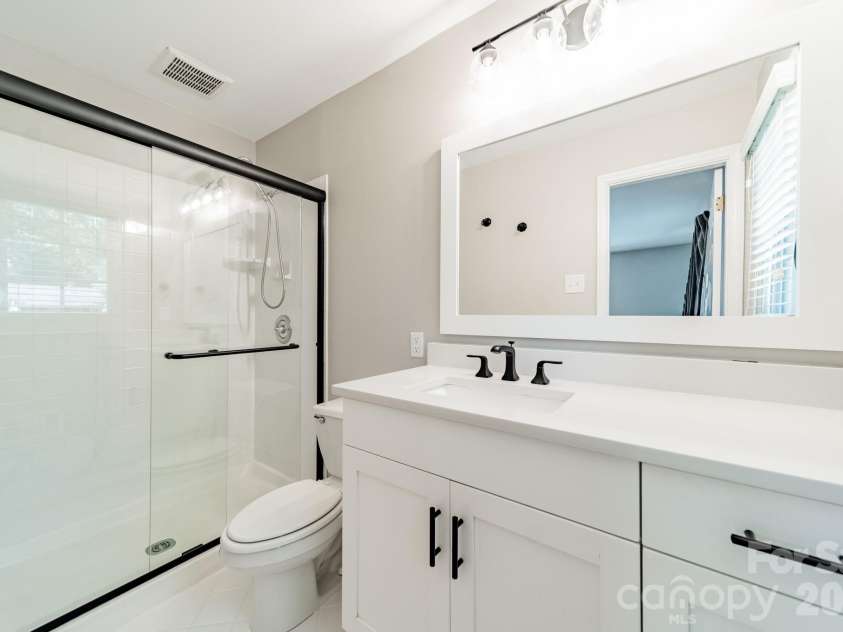 7101 Sherbourne Drive, Charlotte, NC 28210.  MLS# CAR4388877, YatesRealty ID 32954. 