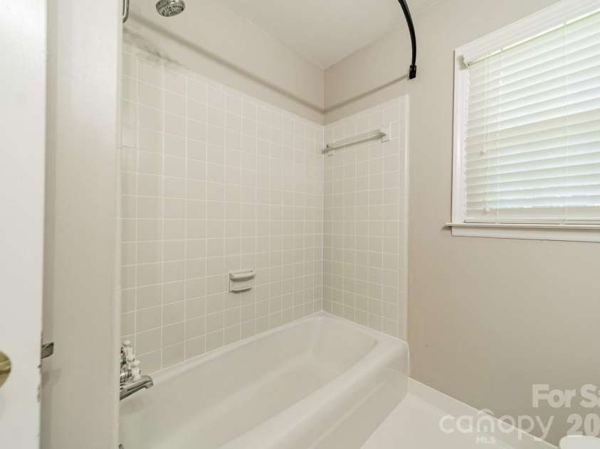 7101 Sherbourne Drive, Charlotte, NC 28210.  MLS# CAR4388877, YatesRealty ID 32954. 