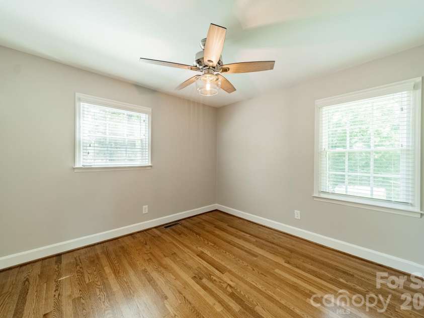 7101 Sherbourne Drive, Charlotte, NC 28210.  MLS# CAR4388877, YatesRealty ID 32954. 
