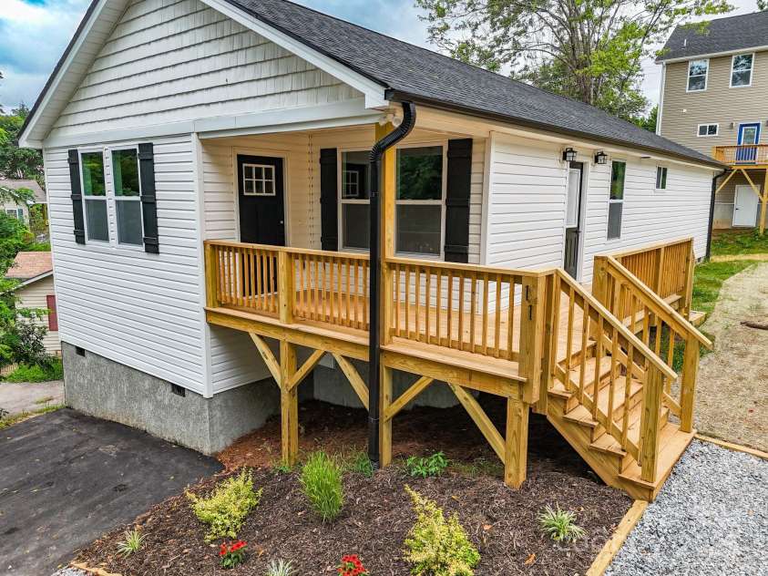 11 Rhudy Road, Asheville, NC 28806.  MLS# CAR4275020, YatesRealty ID 32955. 