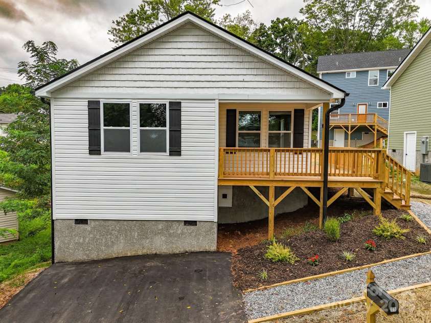 11 Rhudy Road, Asheville, NC 28806.  MLS# CAR4275020, YatesRealty ID 32955. 