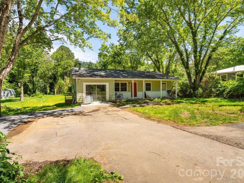 468 Beaverdam Road, Asheville, NC 28804.  MLS# CAR4392891, YatesRealty ID 32955. 
