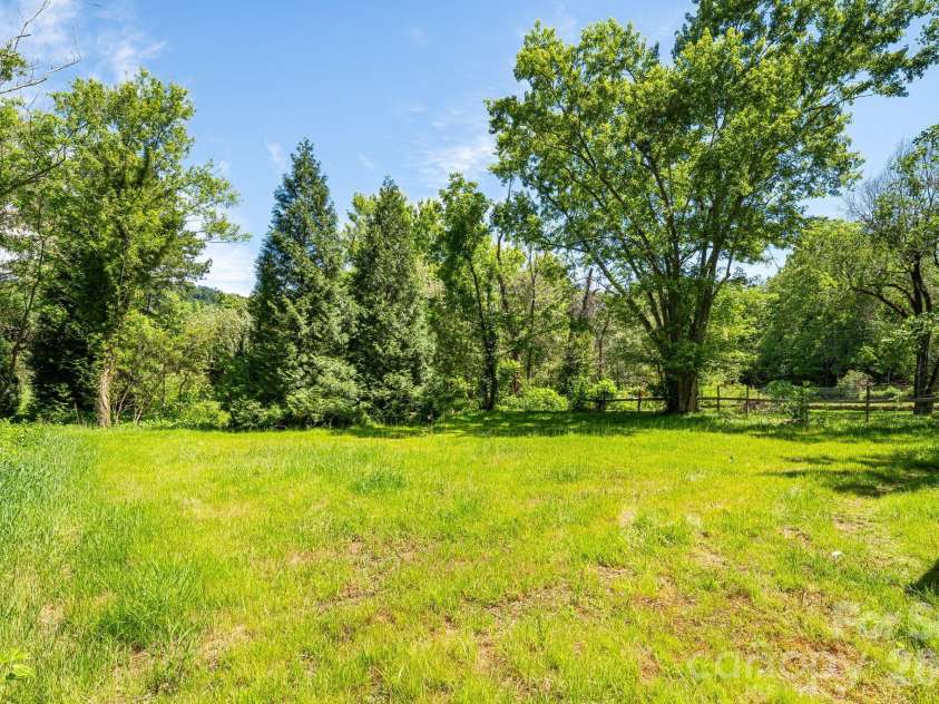 468 Beaverdam Road, Asheville, NC 28804.  MLS# CAR4392891, YatesRealty ID 32955. 