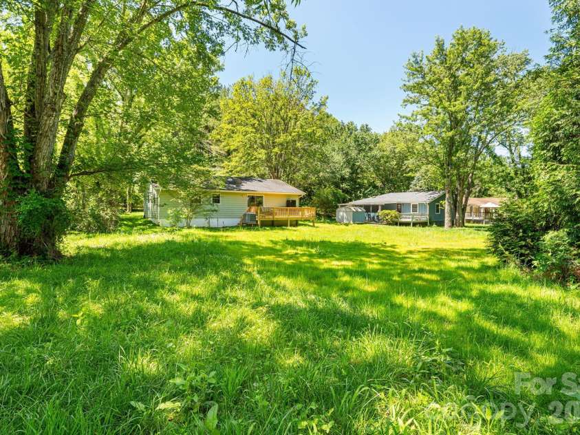 468 Beaverdam Road, Asheville, NC 28804.  MLS# CAR4392891, YatesRealty ID 32955. 