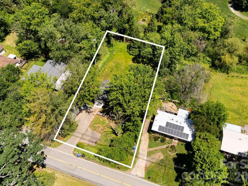 468 Beaverdam Road, Asheville, NC 28804.  MLS# CAR4392891, YatesRealty ID 32955. 