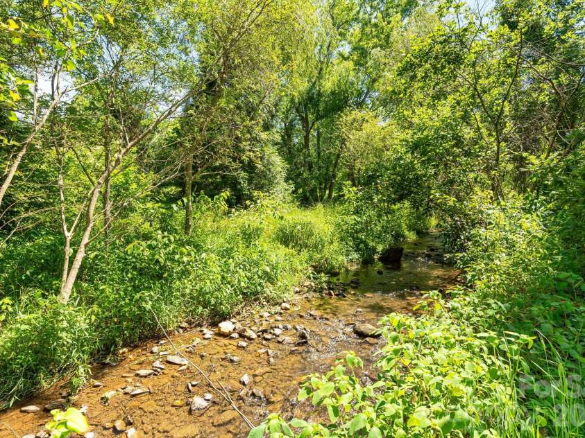 468 Beaverdam Road, Asheville, NC 28804.  MLS# CAR4392891, YatesRealty ID 32955. 
