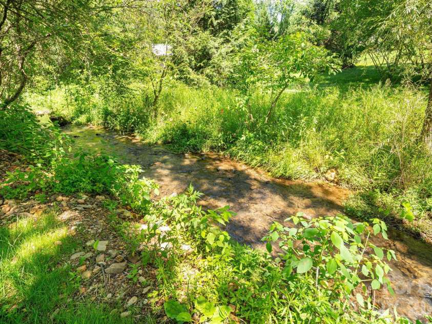 468 Beaverdam Road, Asheville, NC 28804.  MLS# CAR4392891, YatesRealty ID 32955. 