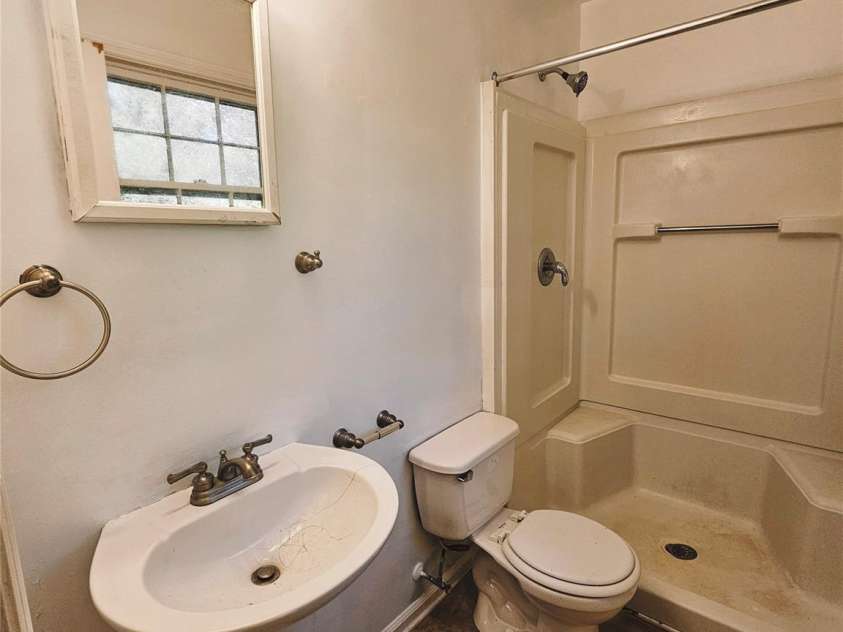 468 Beaverdam Road, Asheville, NC 28804.  MLS# CAR4392891, YatesRealty ID 32955. 