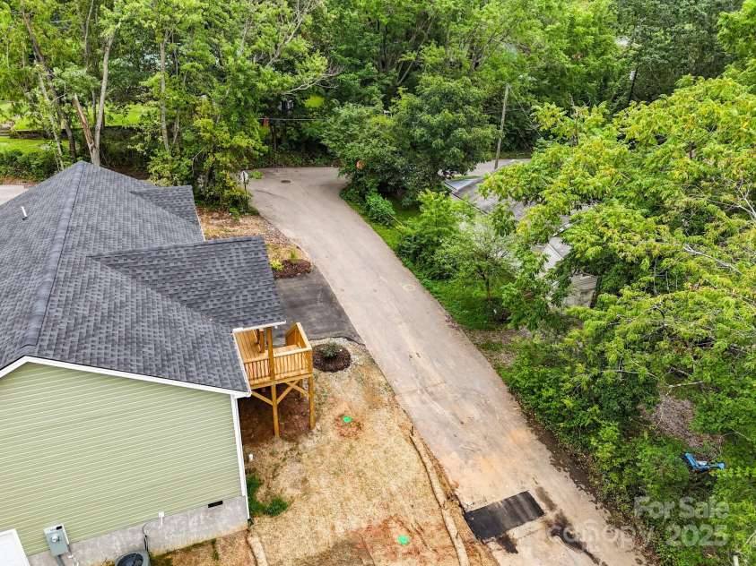 110 Deaver Park Circle, Asheville, NC 28806.  MLS# CAR4270166, YatesRealty ID 32957. 