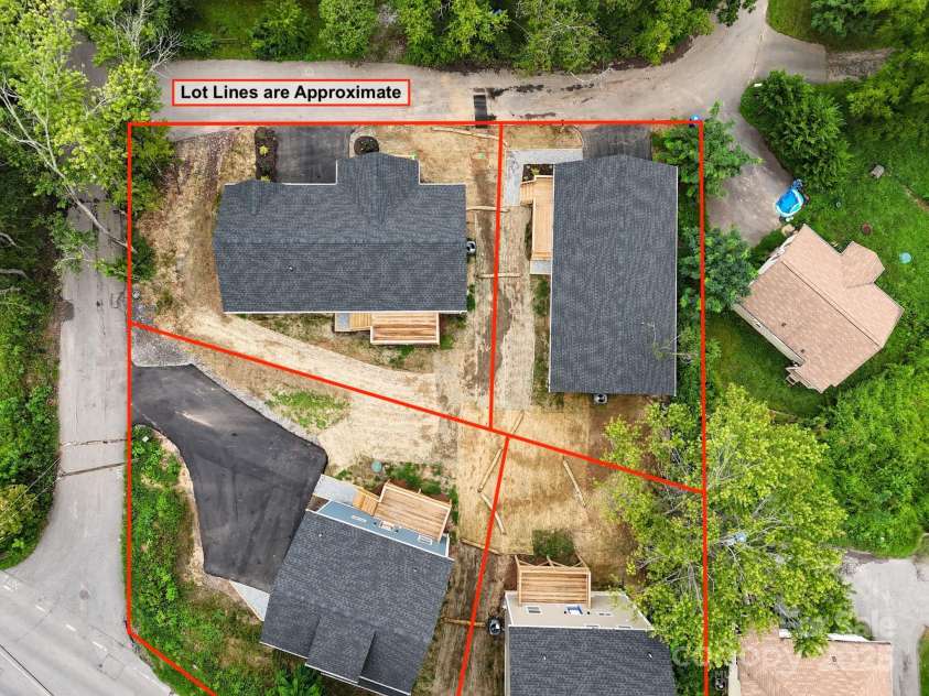 110 Deaver Park Circle, Asheville, NC 28806.  MLS# CAR4270166, YatesRealty ID 32957. 