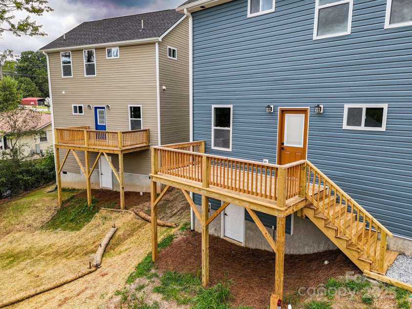 396 Deaverview Road, Asheville, NC 28806.  MLS# CAR4270512, YatesRealty ID 32958. 