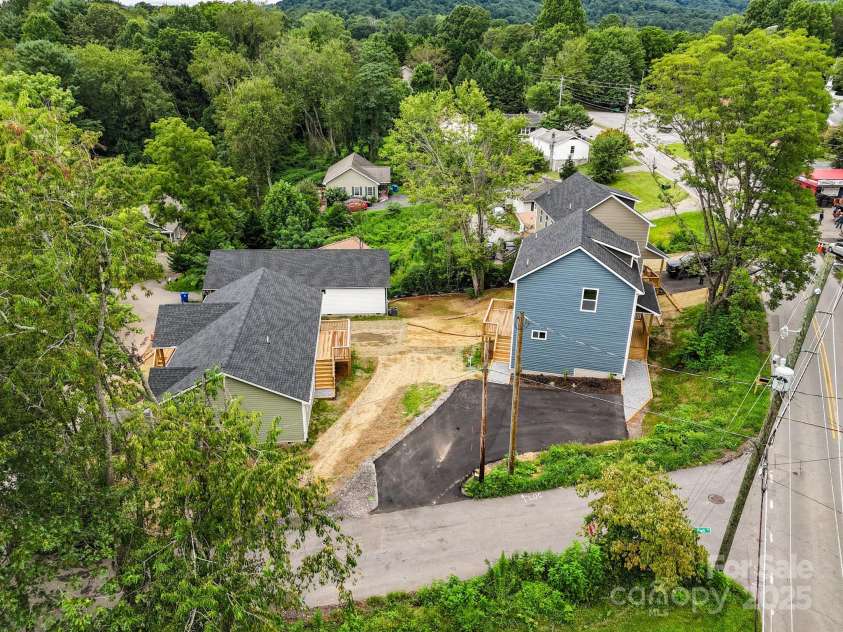 396 Deaverview Road, Asheville, NC 28806.  MLS# CAR4270512, YatesRealty ID 32958. 