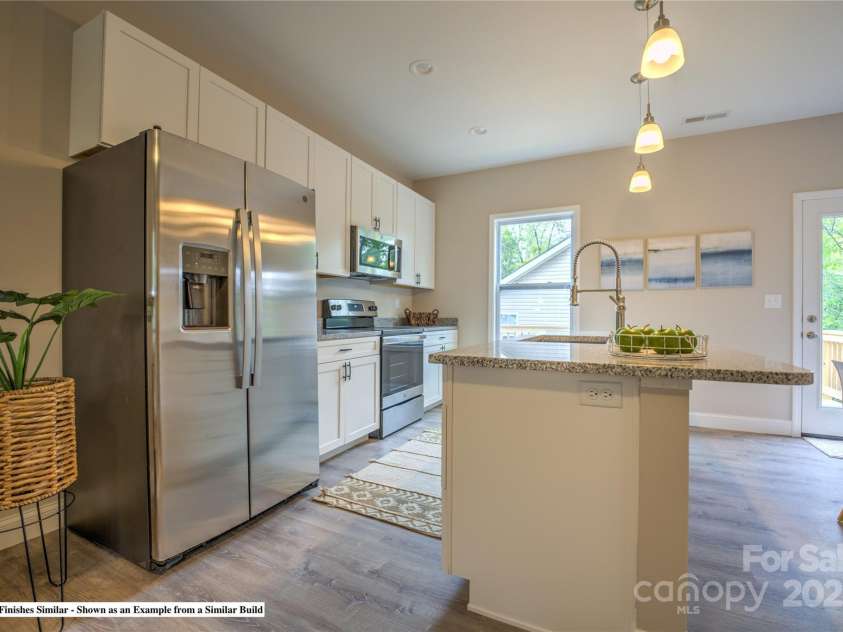 398 Deaverview Road, Asheville, NC 28806.  MLS# CAR4274940, YatesRealty ID 32959. 