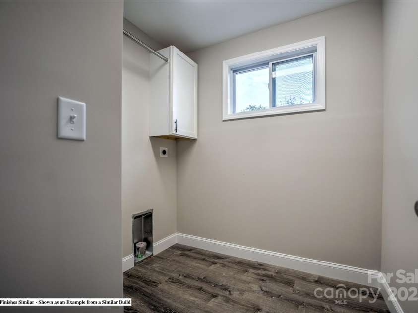 398 Deaverview Road, Asheville, NC 28806.  MLS# CAR4274940, YatesRealty ID 32959. 