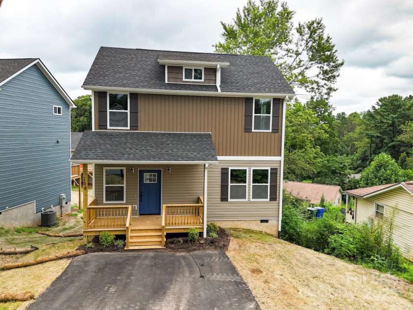 398 Deaverview Road, Asheville, NC 28806.  MLS# CAR4274940, YatesRealty ID 32959. 
