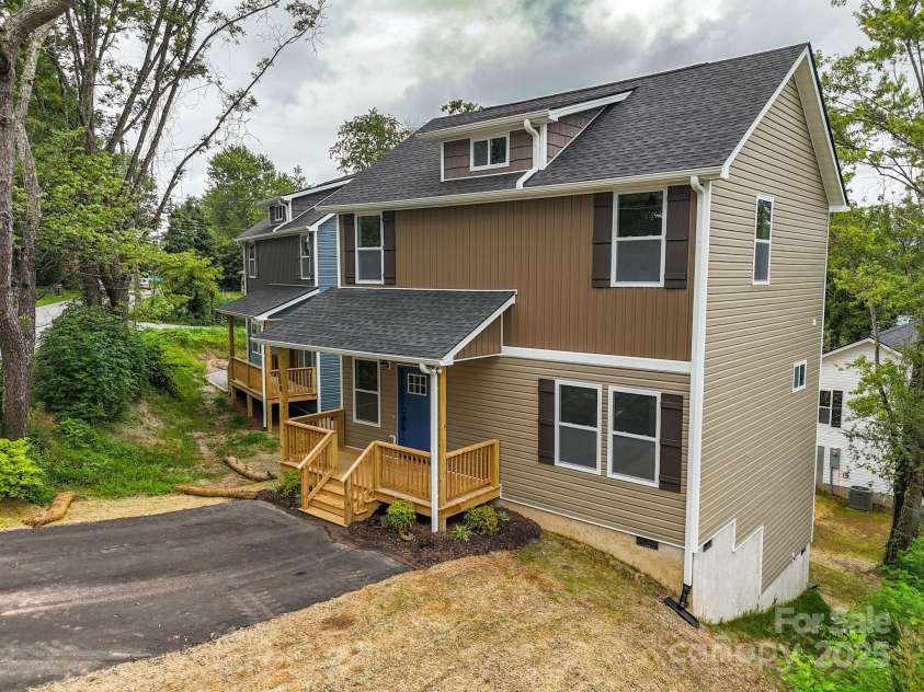 398 Deaverview Road, Asheville, NC 28806.  MLS# CAR4274940, YatesRealty ID 32959. 