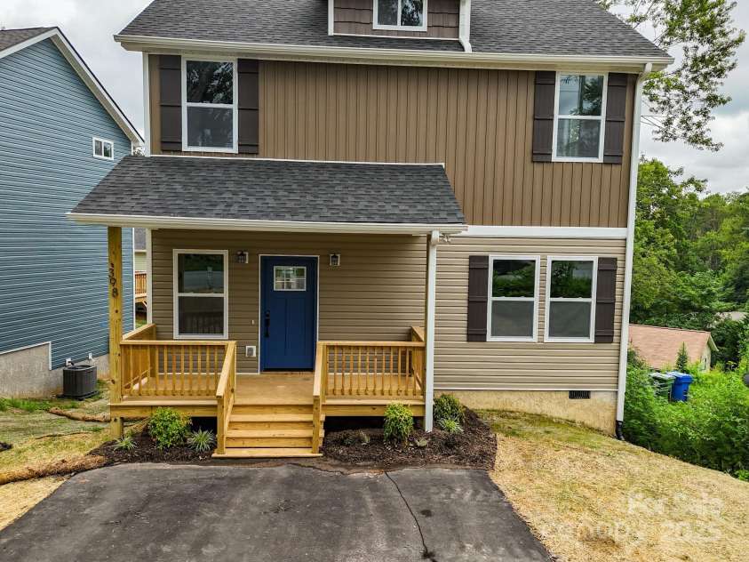 398 Deaverview Road, Asheville, NC 28806.  MLS# CAR4274940, YatesRealty ID 32959. 