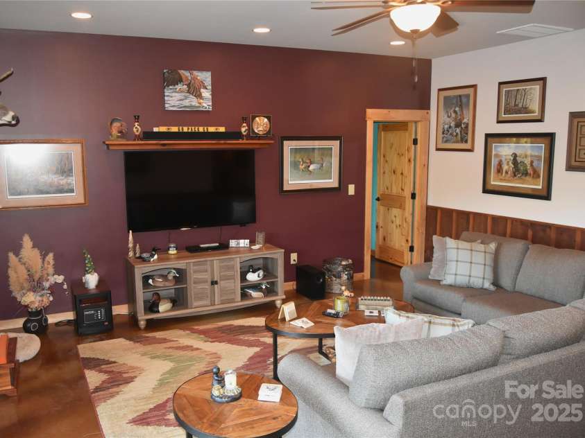 80 Grandview Loop, Nebo, NC 28761.  MLS# CAR4317495, YatesRealty ID 3296. Den