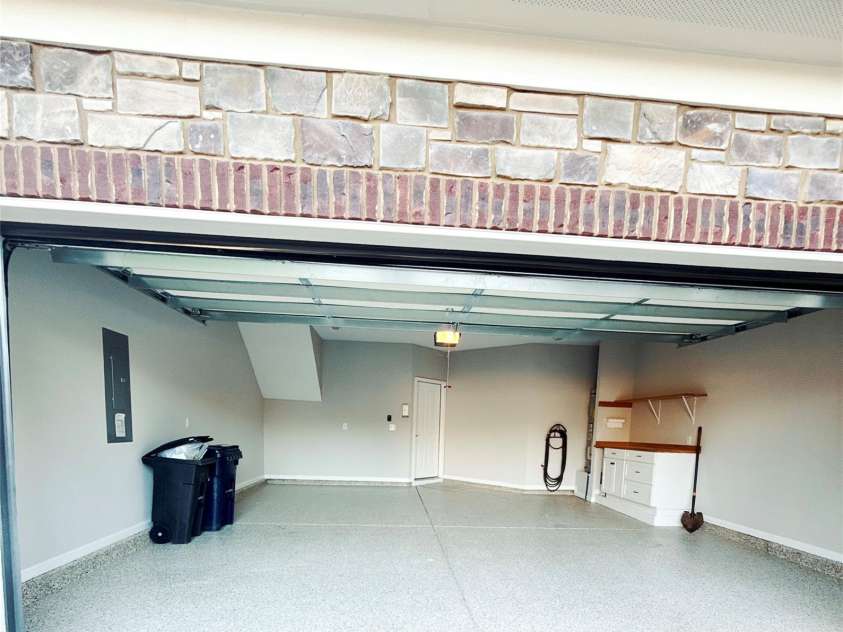 1617 Traditions Court, Waxhaw, NC 28173.  MLS# CAR4394141, YatesRealty ID 32960. Double Garage