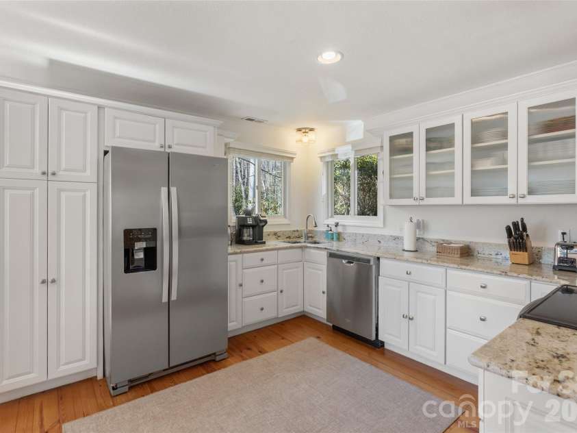 85 & 95 Ralph Thomas Road, Highlands, NC 28741.  MLS# CAR4395002, YatesRealty ID 32961. 85 Ralph Thomas Rd - Kitchen on Upper Main Level