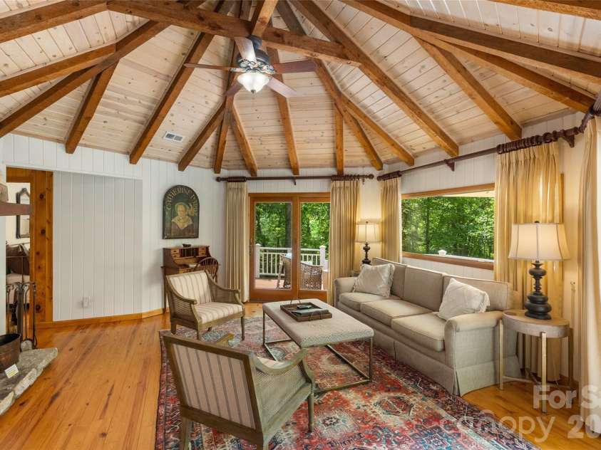 85 & 95 Ralph Thomas Road, Highlands, NC 28741.  MLS# CAR4395002, YatesRealty ID 32961. 85 Ralph Thomas Rd - Living Room