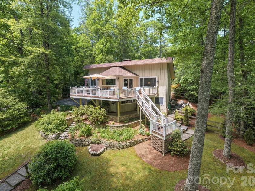 85 & 95 Ralph Thomas Road, Highlands, NC 28741.  MLS# CAR4395002, YatesRealty ID 32961. 85 Ralph Thomas Rd - Side Yard