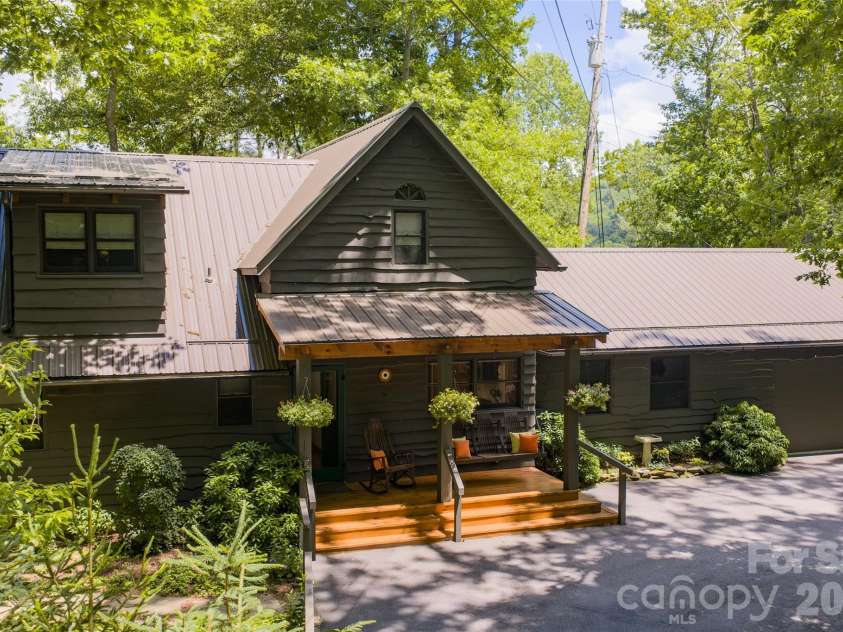 85 & 95 Ralph Thomas Road, Highlands, NC 28741.  MLS# CAR4395002, YatesRealty ID 32961. 95 Ralph Thomas Rd - Front Elevation
