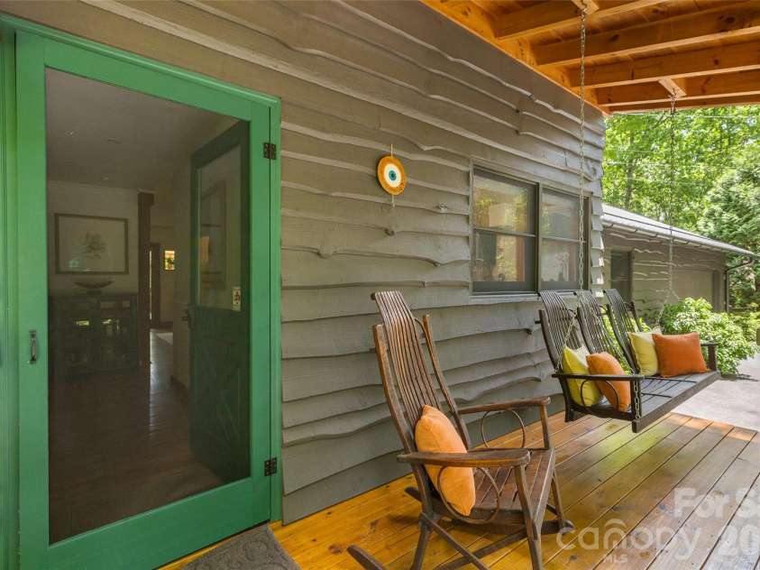 85 & 95 Ralph Thomas Road, Highlands, NC 28741.  MLS# CAR4395002, YatesRealty ID 32961. 95 Ralph Thomas Rd - Front Entrance