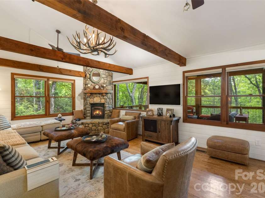 85 & 95 Ralph Thomas Road, Highlands, NC 28741.  MLS# CAR4395002, YatesRealty ID 32961. 95 Ralph Thomas Rd - Living Room