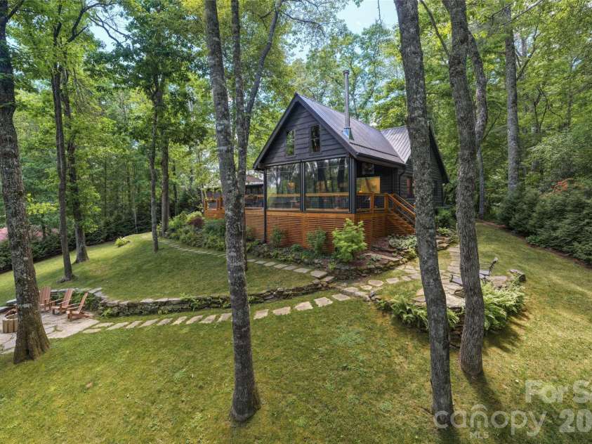 85 & 95 Ralph Thomas Road, Highlands, NC 28741.  MLS# CAR4395002, YatesRealty ID 32961. 95 Ralph Thomas Rd - Professionally Landscaped Fenced Yard