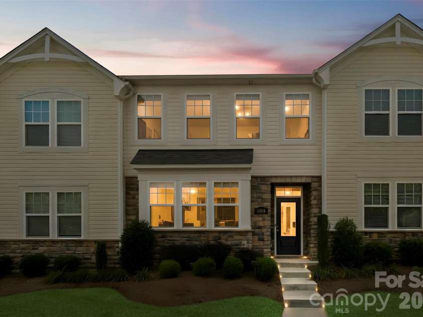 11010 Chalkbark Lane, Charlotte, NC 28262.  MLS# CAR4378415, YatesRealty ID 32962. 