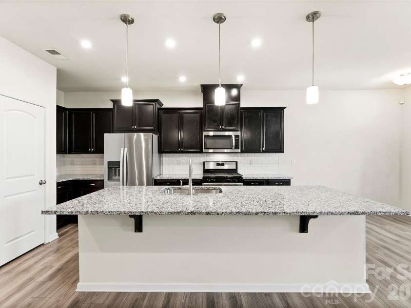 11010 Chalkbark Lane, Charlotte, NC 28262.  MLS# CAR4378415, YatesRealty ID 32962. Beautiful Kitchen Island