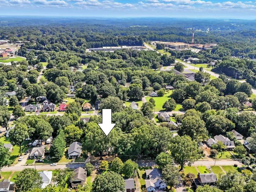425 8th Street, Newton, NC 28658.  MLS# CAR4292644, YatesRealty ID 32962. 
