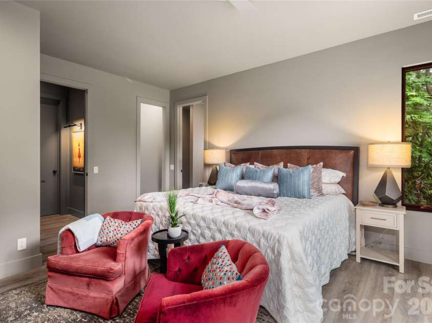 257 Bear Landing Drive, Hendersonville, NC 28792.  MLS# CAR4388350, YatesRealty ID 32963. 2nd lower level bedroom ensuite.